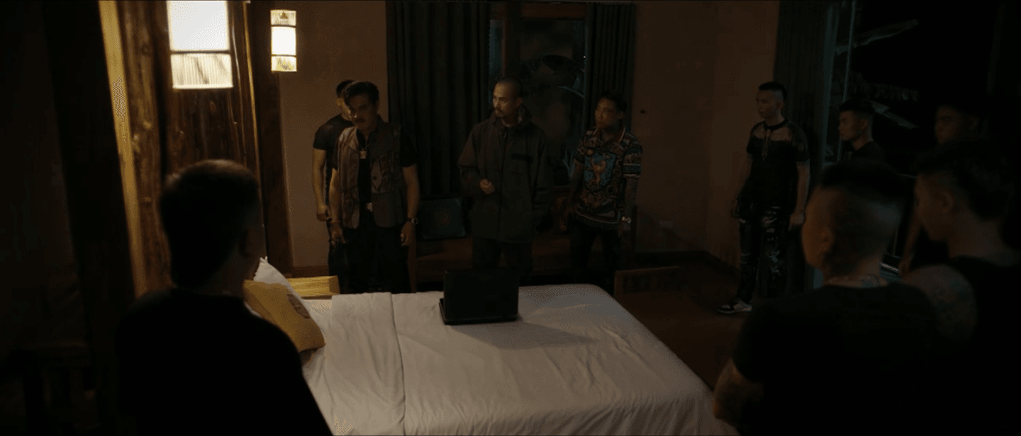 Lê Trường xuất hiện và mở chiếc vali chứa thông điệp của Lão Công.