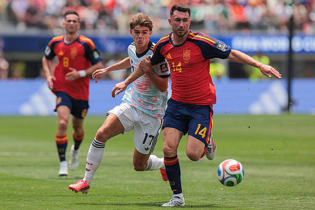 Aymeric Laporte thể hiện khả năng chuyền dài ấn tượng