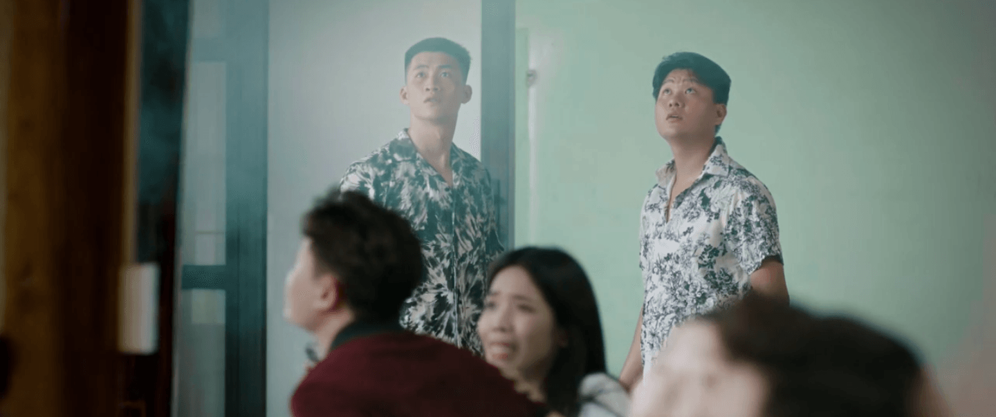 Khói lửa bao trùm khu vực đàm phán.