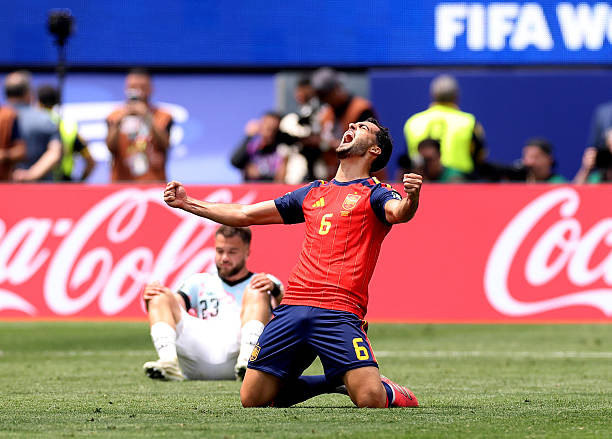 Mikel Merino ăn mừng bàn thắng quyết định vào lưới tuyển Bỉ