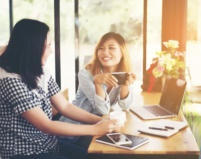 Thiên Bình luôn biết cách lắng nghe và cư xử tinh tế với mọi người xung quanh.