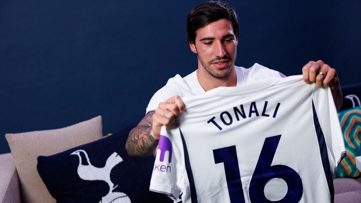 Sandro Tonali trong màu áo Tottenham Hotspur