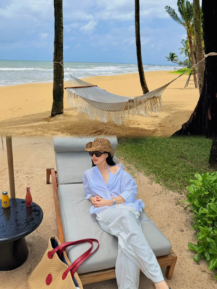 Nhan sắc và hình thể của Hoa hậu Bùi Quỳnh Hoa tiếp tục gây chú ý trên mạng xã hội.
