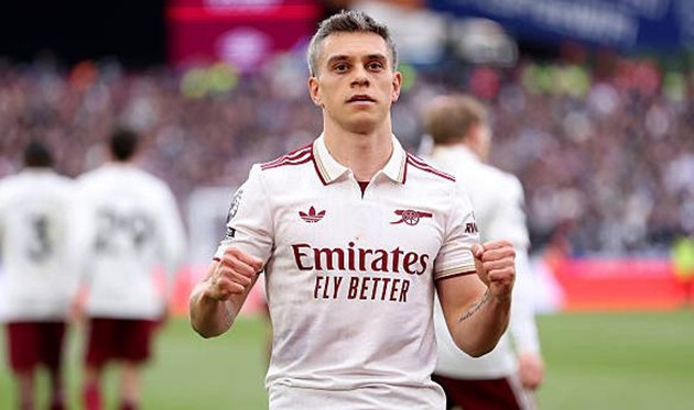 Leandro Trossard trong màu áo Arsenal chuẩn bị chuyển sang thi đấu cho Besiktas