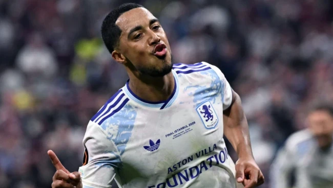 Youri Tielemans chuẩn bị cập bến Man Utd