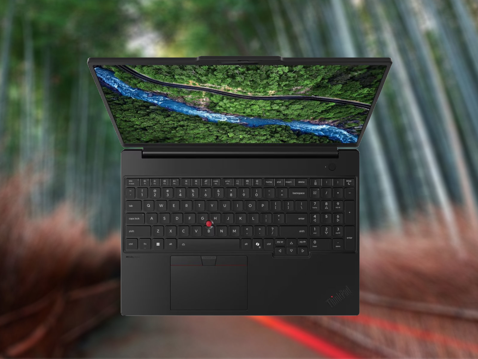ThinkPad P16s Gen 5 sở hữu cấu hình mạnh mẽ trong thân máy dưới 2kg.