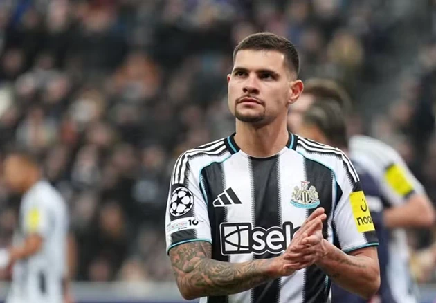 Bruno Guimaraes được cho rằng sẵn sàng từ chối Man City để đến Arsenal