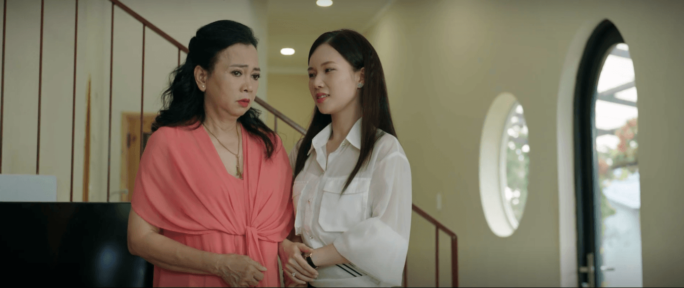 Vân thuyết phục mẹ chấp nhận công việc của Tuấn.