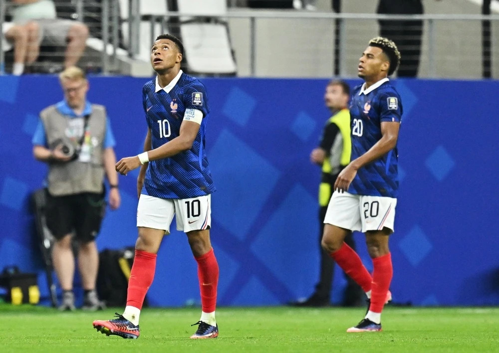 Mbappe bán kết World Cup 2026 Kylian Mbappe bế tắc trước vòng vây của các cầu thủ Tây Ban Nha