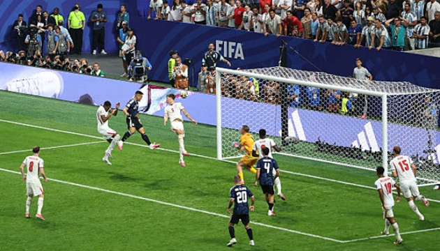Anh sụp đổ sau bàn thắng ấn định kết quả của Lautaro Martinez