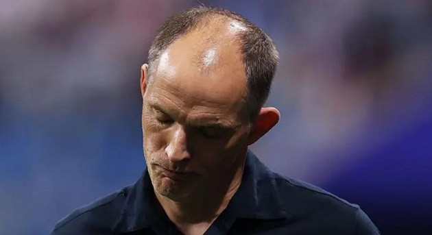 Huấn luyện viên Thomas Tuchel đối mặt với chỉ trích sau các quyết định thay người thụ động.
