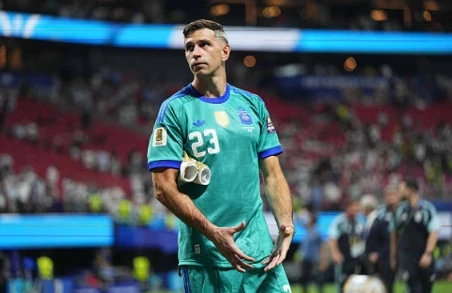 Thủ môn Emiliano Martinez chỉ huy hàng phòng ngự Argentina