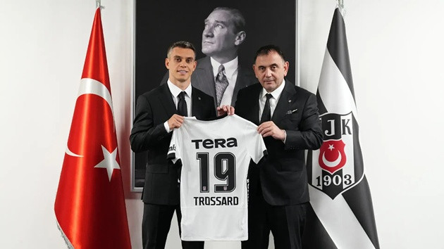 Leandro Trossard trong màu áo Besiktas sau khi chia tay Arsenal.