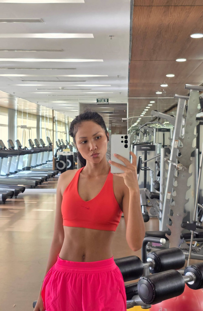 Khoảnh khắc tập luyện của Hoa hậu H'Hen Niê gây chú ý vì body quá đẹp. (Nguồn: FBNV)