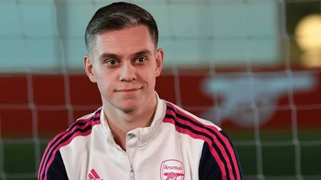Tiền đạo Leandro Trossard chính thức chuyển từ Arsenal sang Besiktas