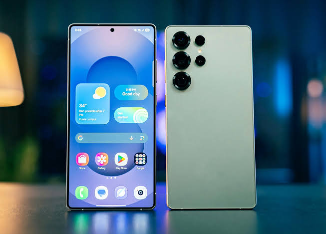 The Galaxy S26 Ultra’s reported red screen discoloration is a software issue and not a hardware one.