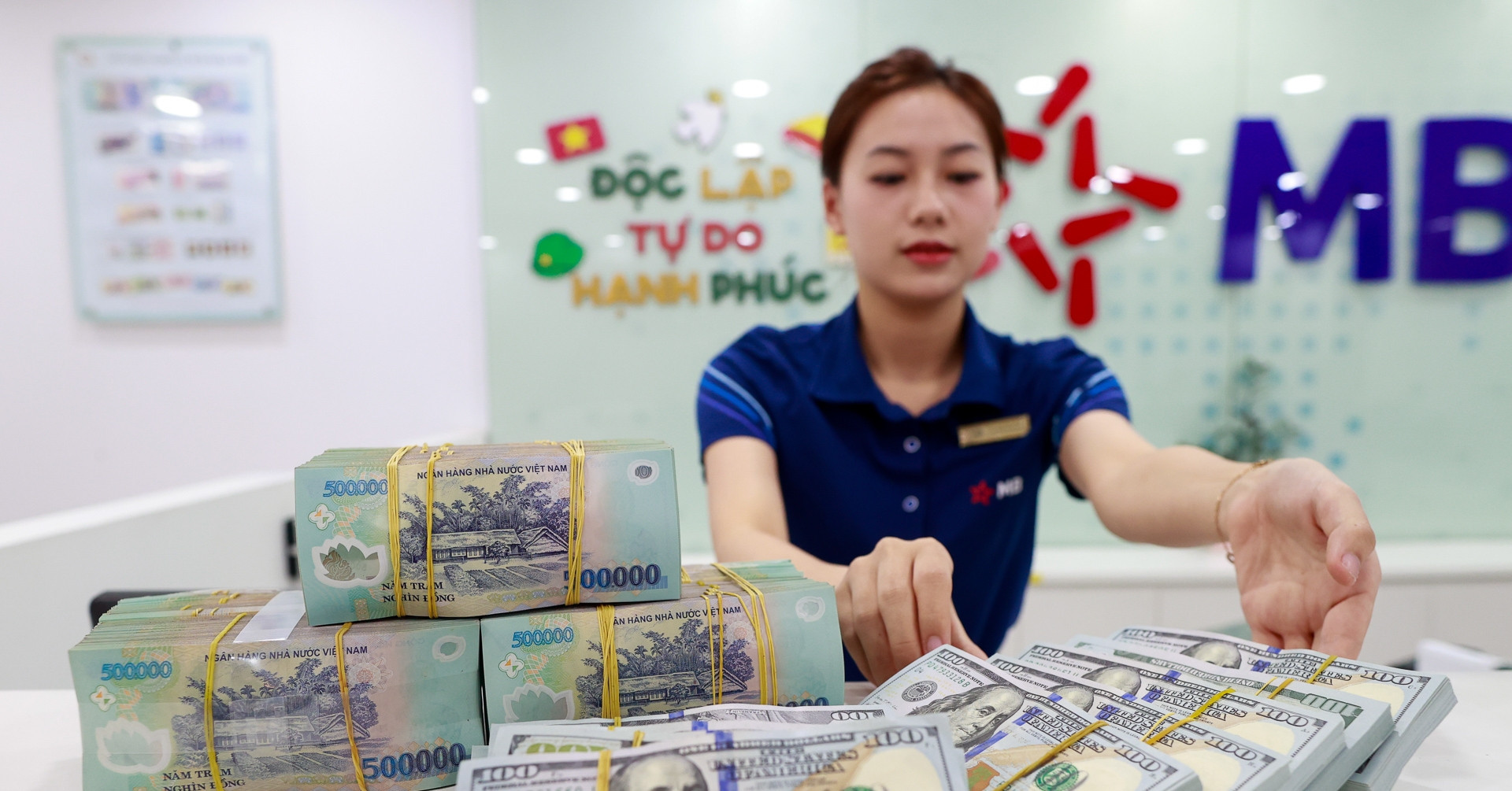 Lãi suất ngân hàng MB Lãi suất ngân hàng MB áp dụng mức 8% cho kỳ hạn 6 tháng qua voucher