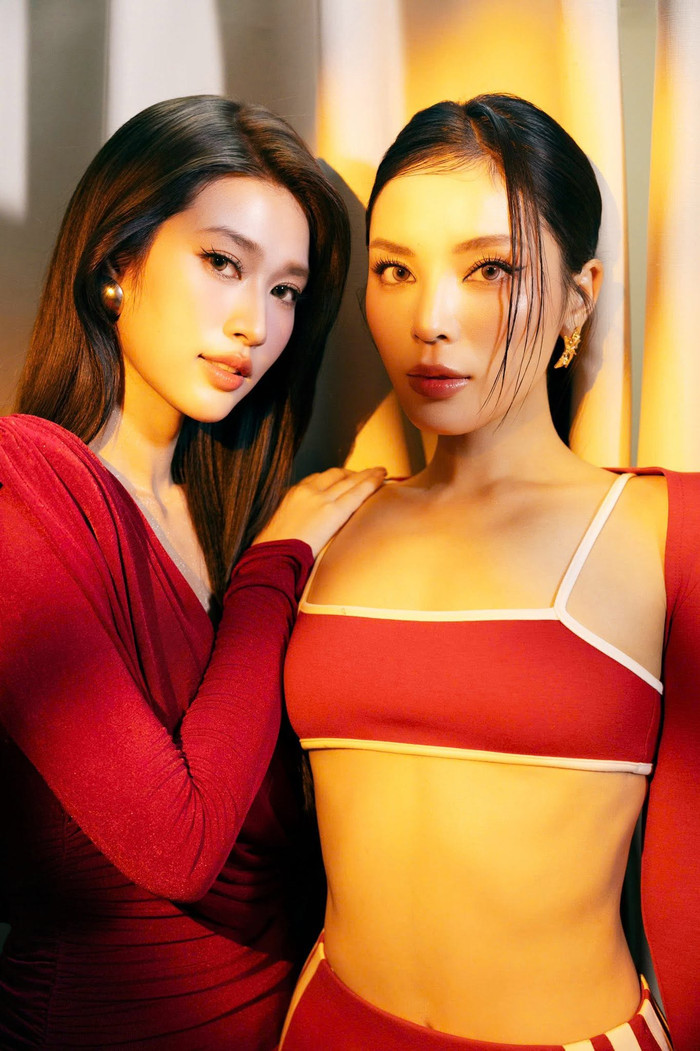Kỳ Duyên và Thiên Ân ăn diện đồng điệu khi tham gia các sự kiện của giới showbiz.