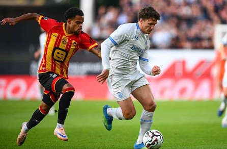Christos Tzolis thời còn thi đấu cho Norwich City tại Ngoại hạng Anh