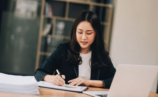 Nhiều người nghĩ Bảo Bình sống vô lo vô nghĩ, nhưng thực chất họ luôn âm thầm tích lũy kiến thức và kinh nghiệm.