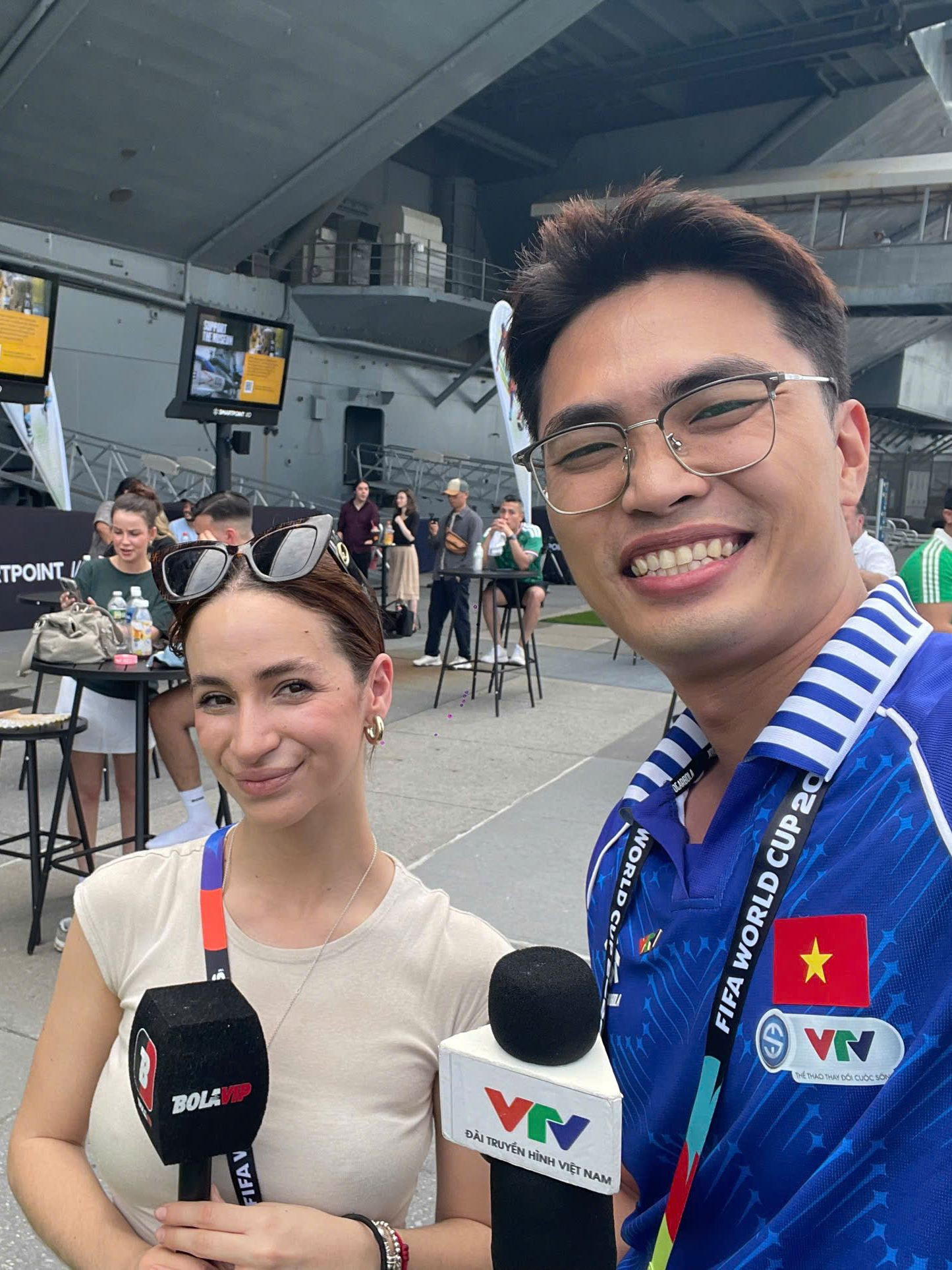 Thử thách múi giờ và cường độ làm việc tại World Cup