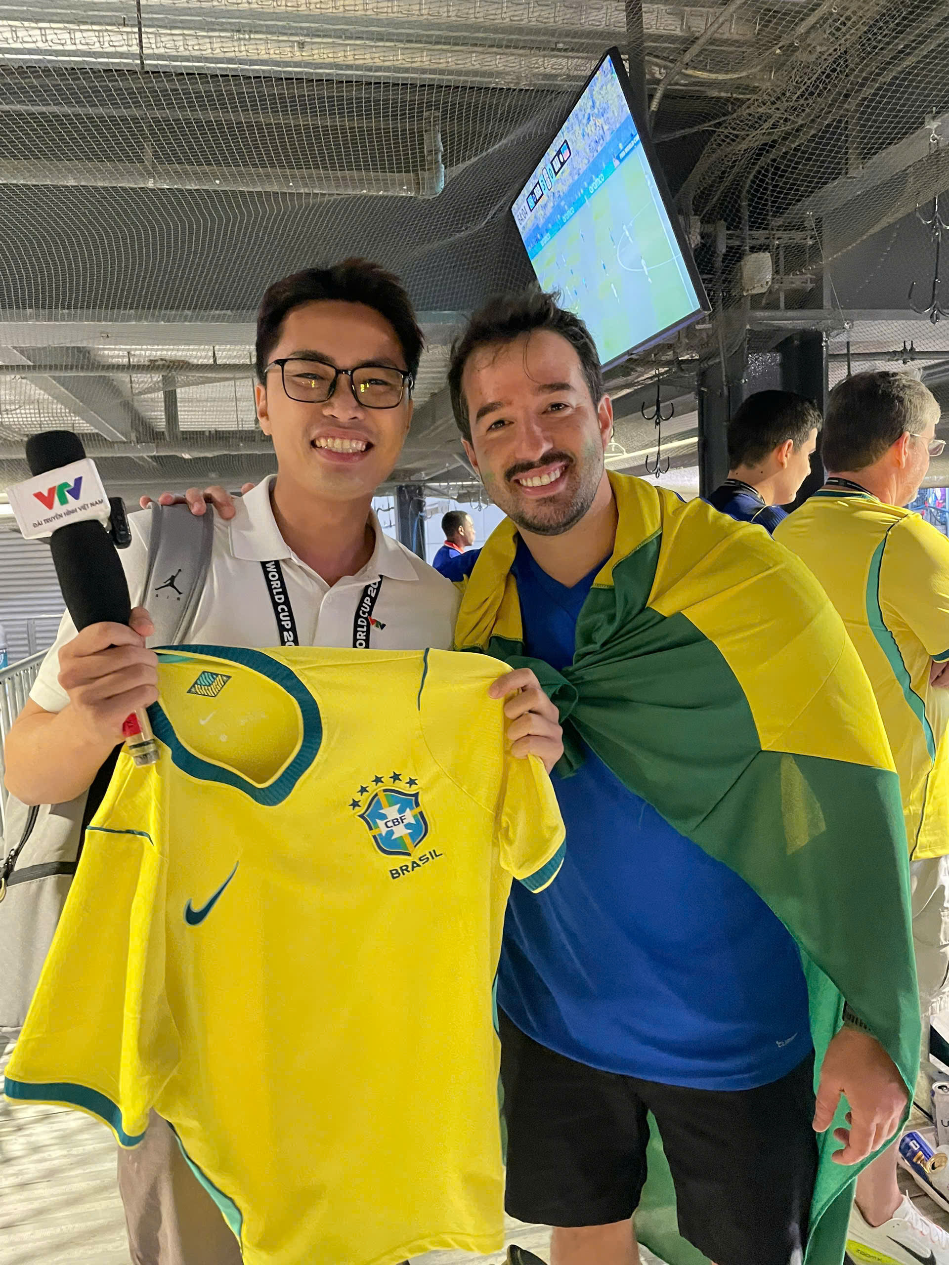 Hành trình mang không khí World Cup về Việt Nam
