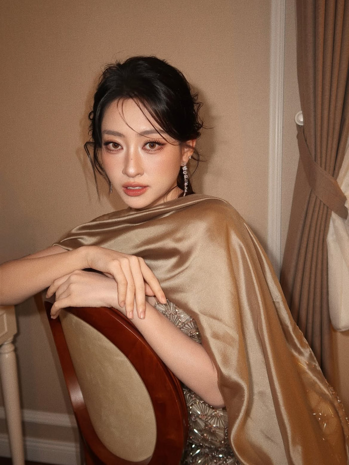 Lương Thùy Linh thể hiện sự khéo léo khi đáp lại tình cảm từ phía khán giả.