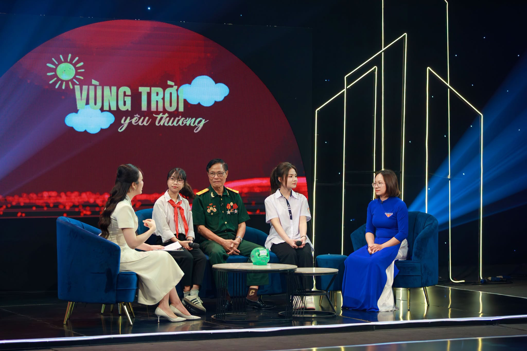 Các tấm gương tử tế chia sẻ câu chuyện tại trường quay