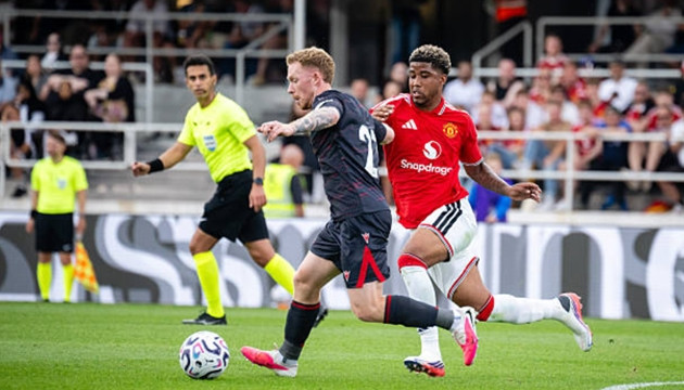 Andrey Santos trong trận đấu ra mắt Manchester United tại Helsinki.