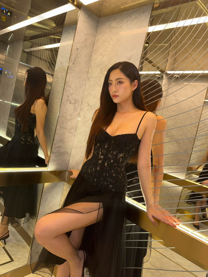 Lương Thùy Linh được khen ngày càng xinh đẹp sau 7 năm đăng quang.