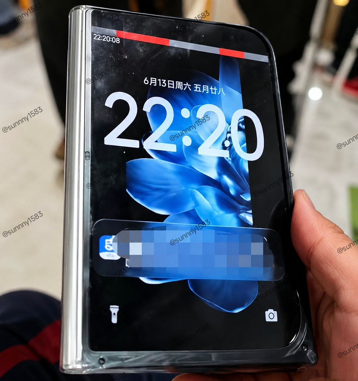 Phối cảnh thiết kế của Xiaomi Mix Fold 5 với cụm camera Leica nằm ngang.