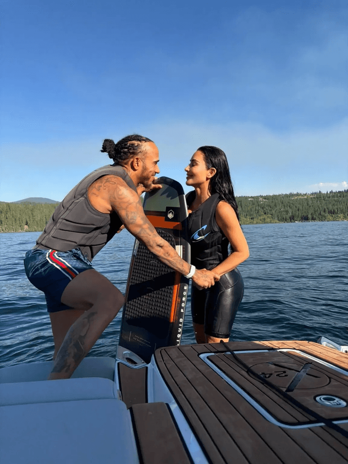 Lewis Hamilton đăng tải loạt khoảnh khắc trong chuyến nghỉ dưỡng bên hồ cùng Kim Kardashian.