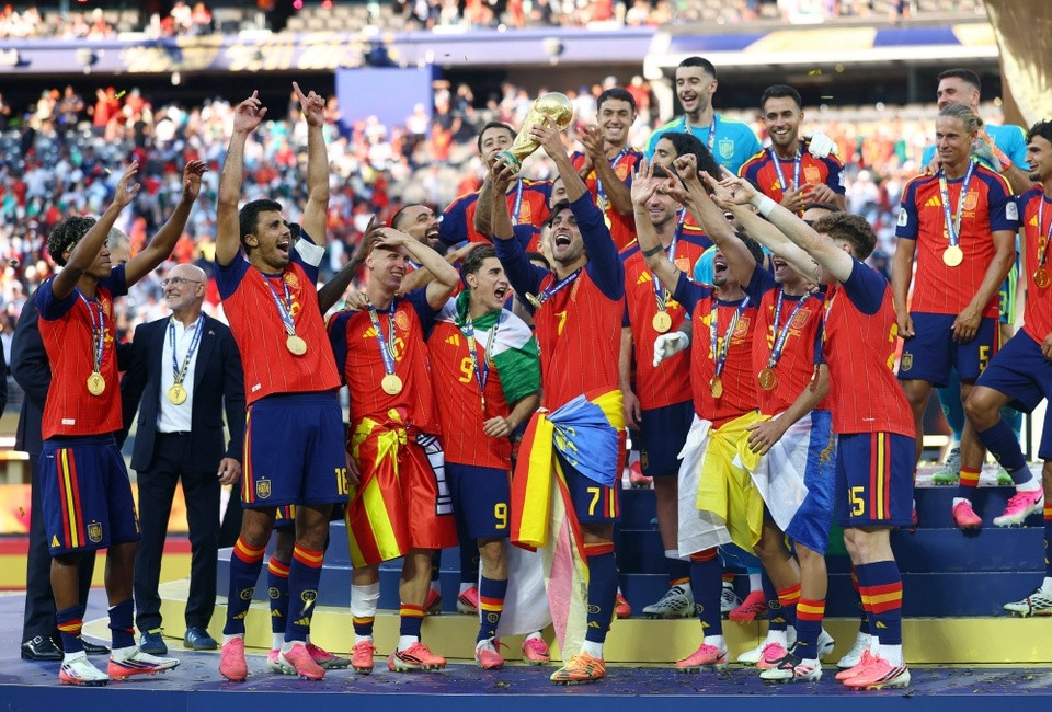 Đội tuyển Tây Ban Nha ăn mừng chức vô địch World Cup 2026 sau khi đánh bại Argentina trong trận chung kết kịch tính.