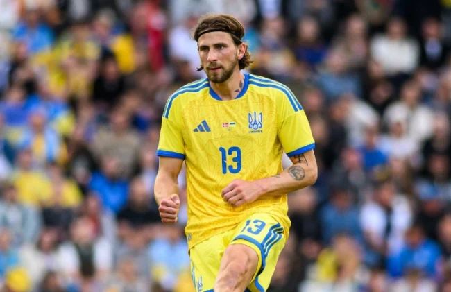 Illia Zabarnyi lọt tầm ngắm Liverpool. Ảnh: Getty.