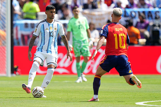 Cristian Romero rời sân do chấn thương
