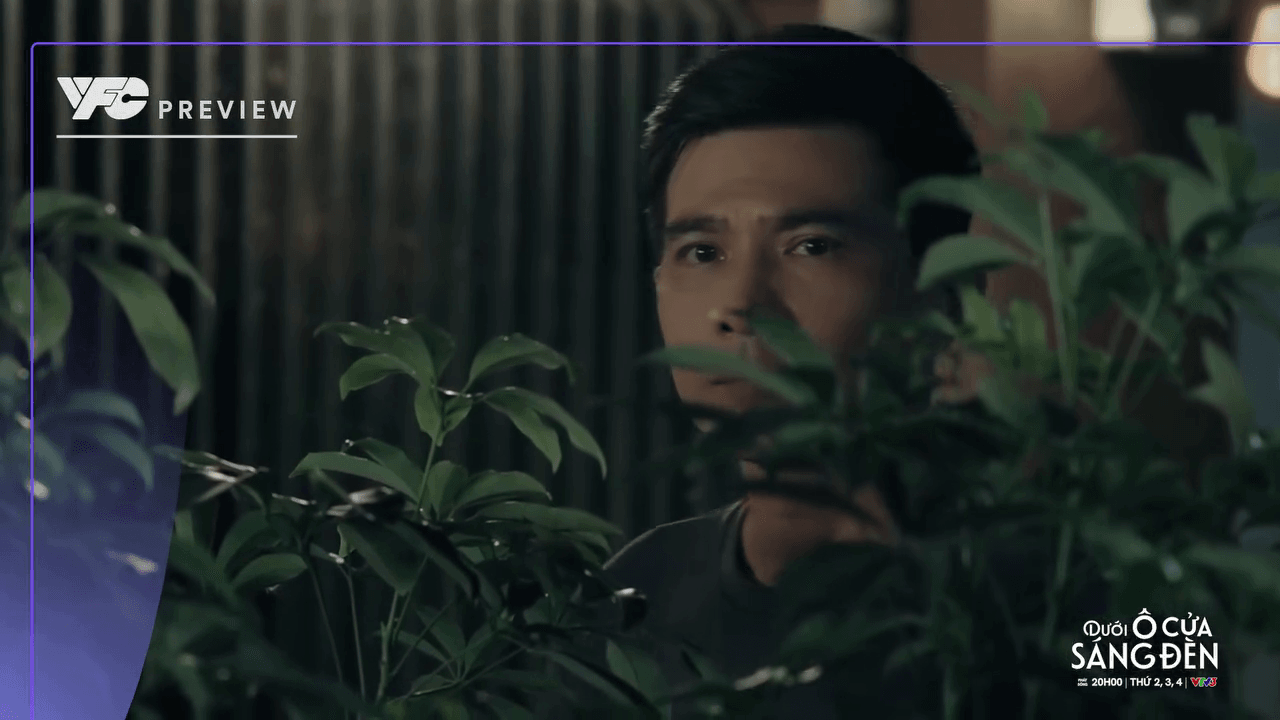 Cảnh tượng Sơn đưa đón Diệu khiến Sinh thêm phần mặc cảm về hoàn cảnh hiện tại.
