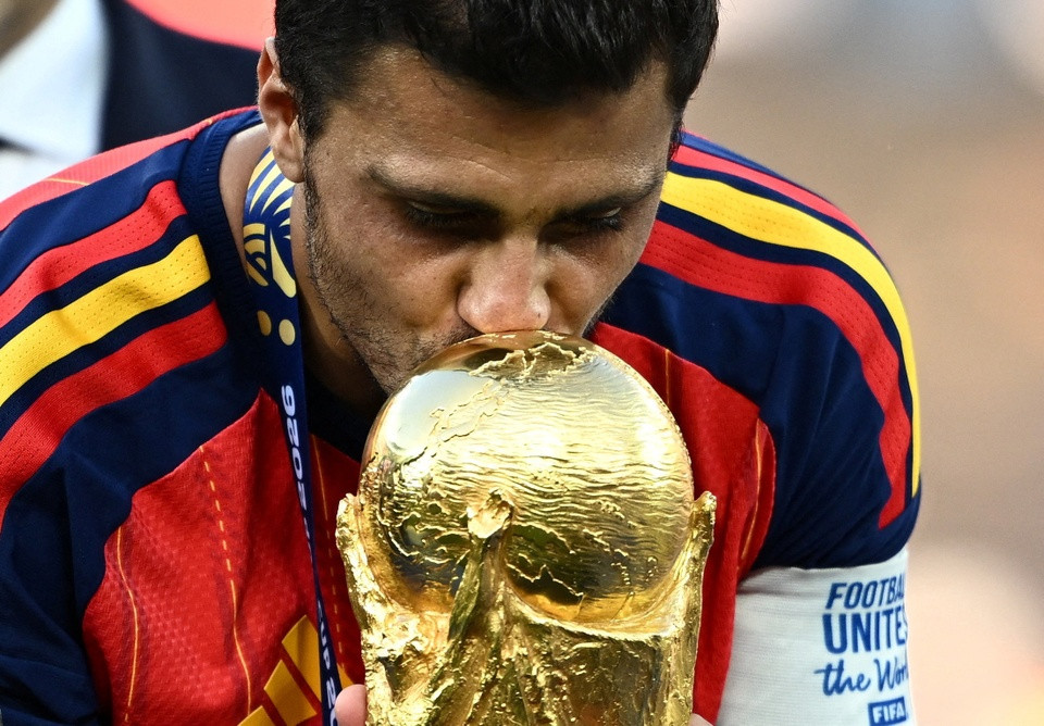 Rodri nhận giải Quả bóng vàng World Cup 2026