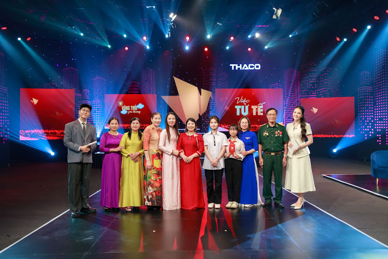 Các thành viên Câu lạc bộ Nuôi lợn đất