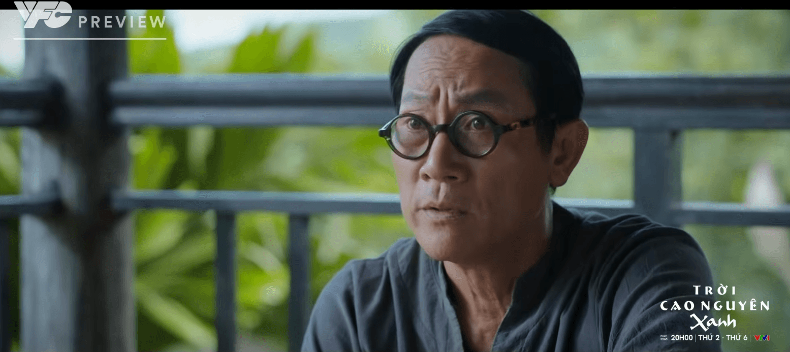 Ánh mắt kiên định của Tuấn khi trình bày về lợi ích lâu dài cho bà con làng Tơ Rơi.