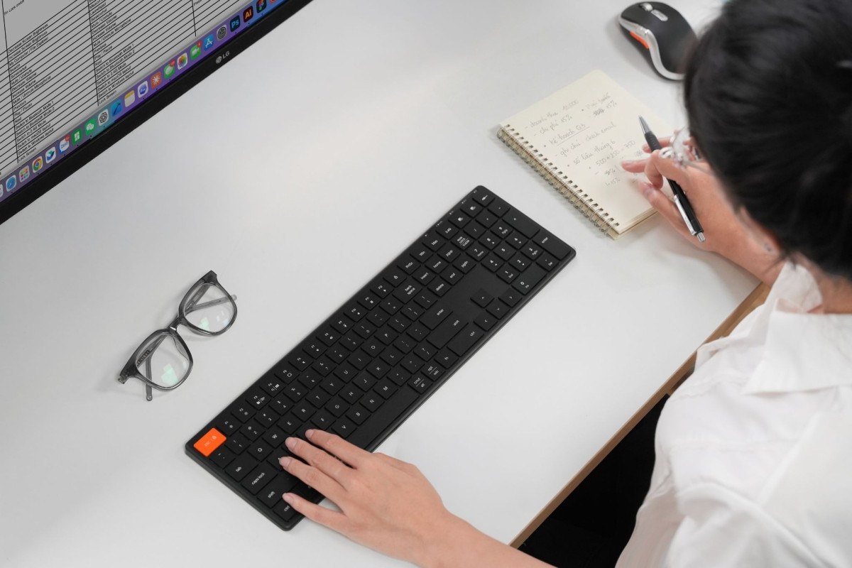 HyperOne Gen 3 Plus trong không gian làm việc văn phòng