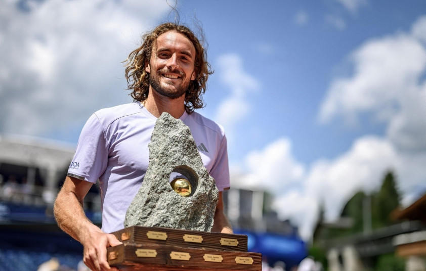 Stefanos Tsitsipas nâng cao chức vô địch Swiss Open Gstaad 2026
