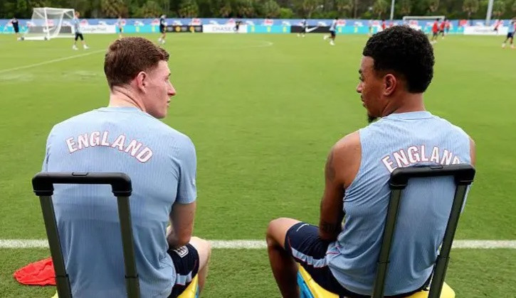 Rogers và Anderson là 2 thương vụ vượt ngưỡng 100 triệu bảng ở mùa hè năm nay.
