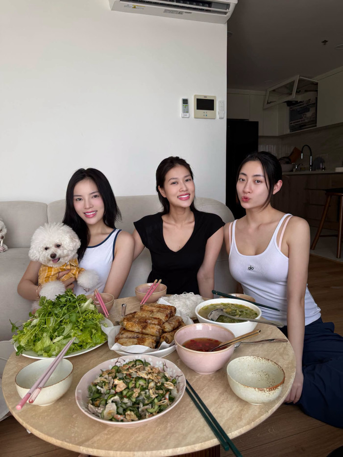 Hoa hậu Kỳ Duyên, Thiên Ân và Lương Thùy Linh hội ngộ trong bữa cơm đời thường
