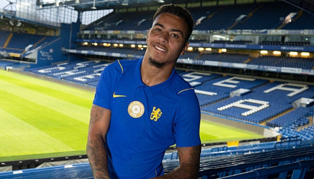Morgan Rogers trong màu áo Chelsea