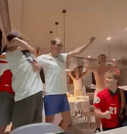 Rafael Nadal ăn mừng chức vô địch World Cup của Tây Ban Nha