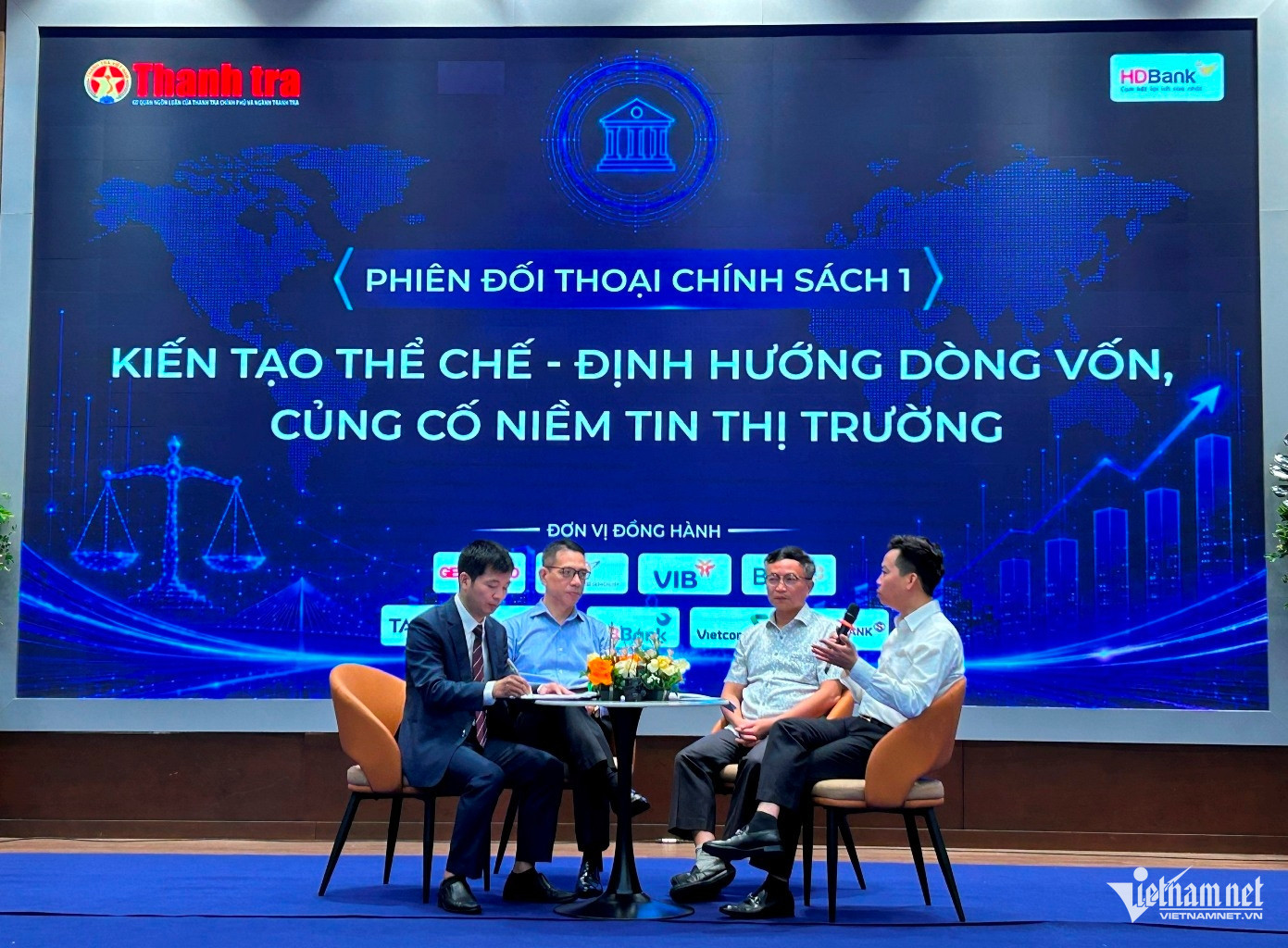 Các chuyên gia thảo luận về giải pháp khơi thông nguồn vốn bất động sản