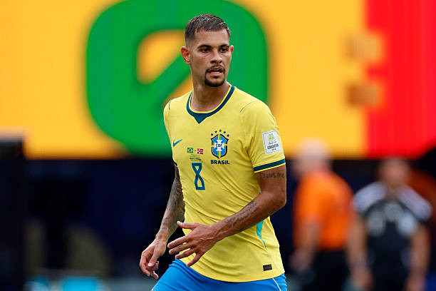 Arsenal nên bạo chi vì Bruno Guimaraes. Ảnh: Getty Images