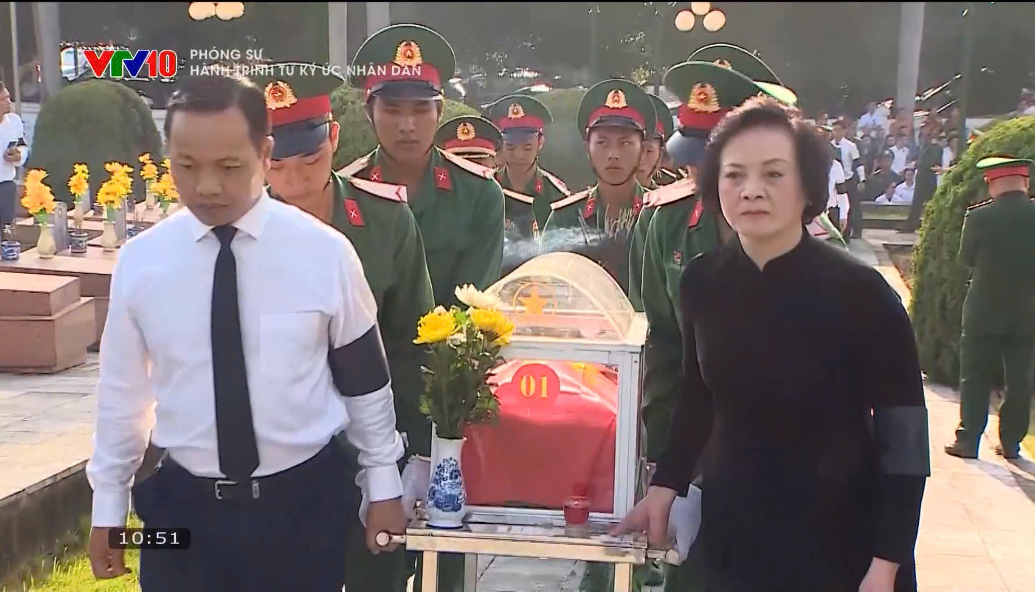 Phóng sự Hành trình từ ký ức nhân dân phát sóng trên kênh VTV10 mô tả nỗ lực tìm kiếm liệt sĩ.