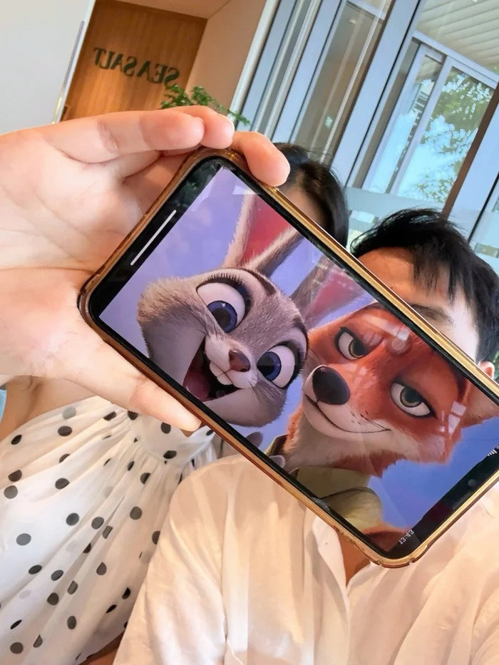 Hoa hậu Ý Nhi và bạn trai.
