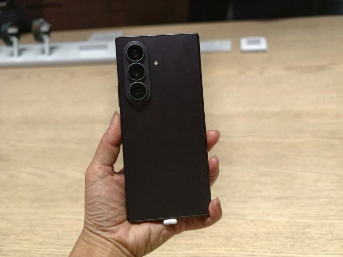 Thời lượng pin và tốc độ sạc trên Galaxy Z Fold8 Ultra được cải thiện đáng kể